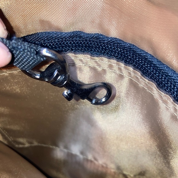 EUC Kavu crossbody bag retro stripes, water resistant, zip closure, adj strap - Picture 11 of 13